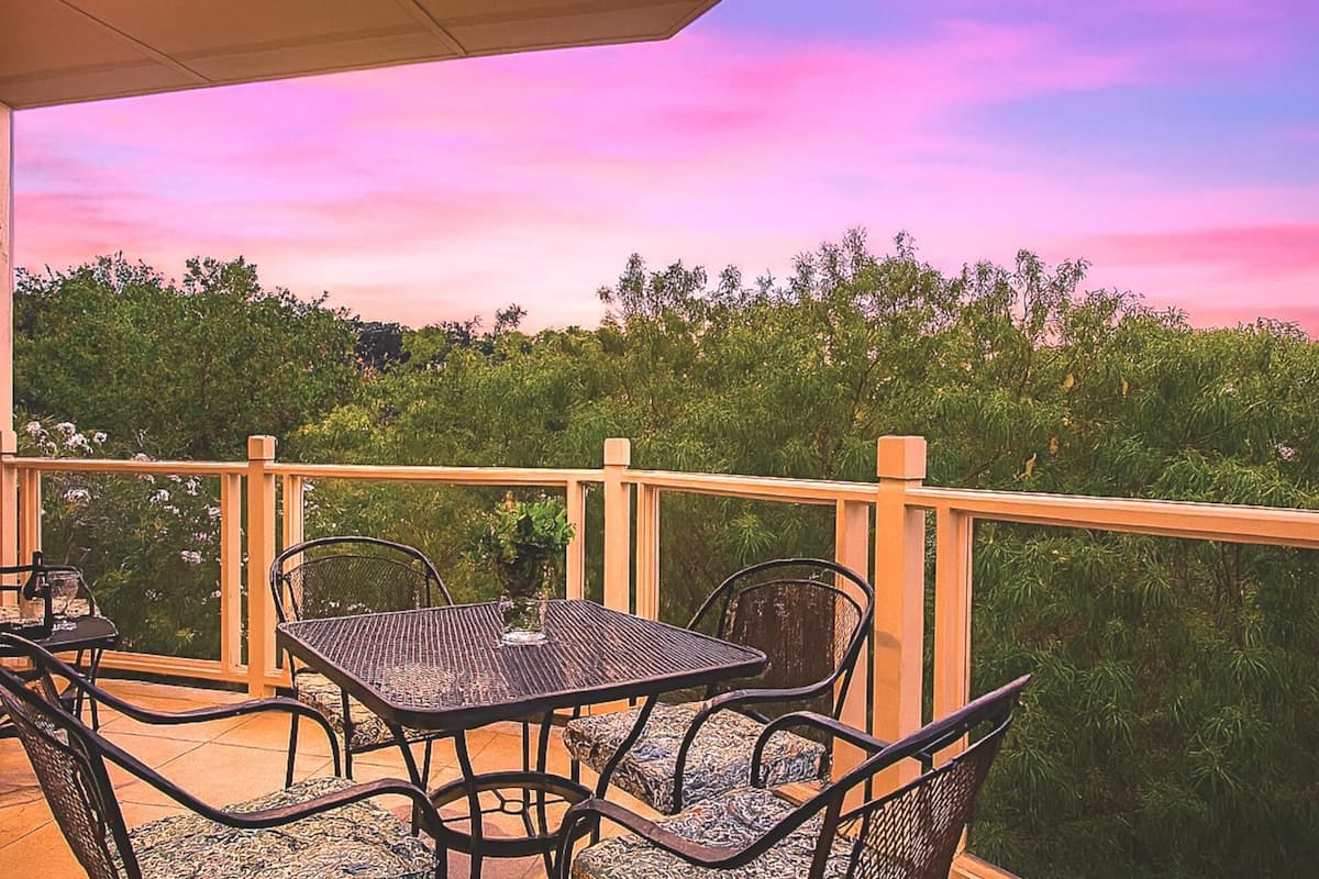 Condo (1 Bedroom) | Front of property