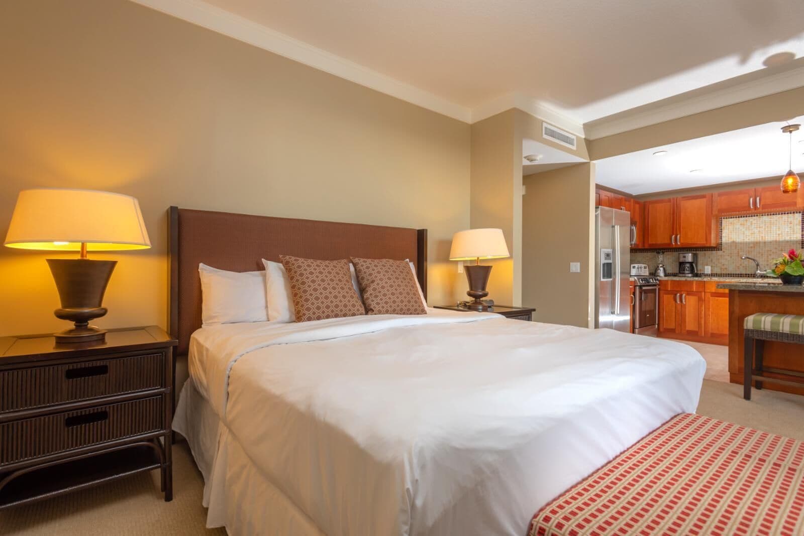 Condo de lujo, 1 habitación, aire acondicionado, vista al resort ( HKH-423) | 3 habitaciones, ropa de cama de alta calidad y decoración personalizada 