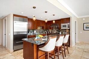 Condo (3 Bedrooms) | Private kitchen | Fridge, microwave, oven, coffee/tea maker