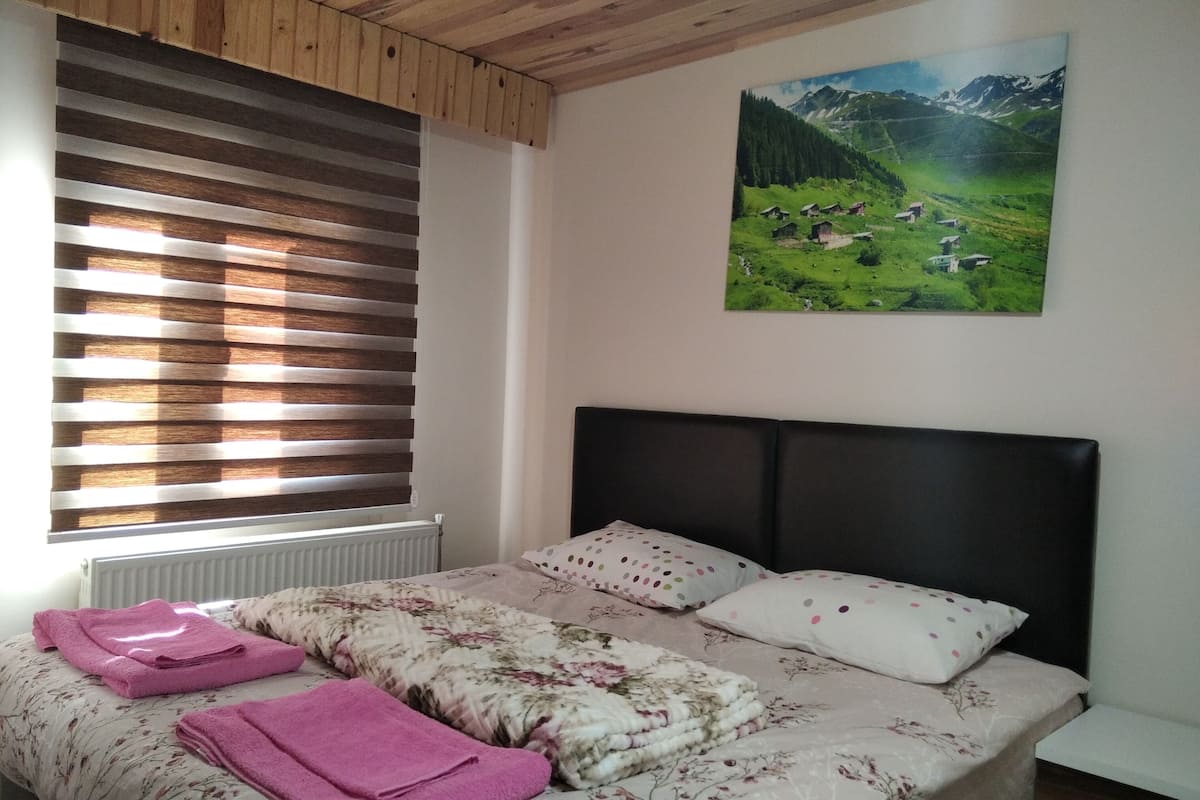 Chambre Triple Confort, vue montagne | Literie de qualité supérieure, couette en duvet d'oie