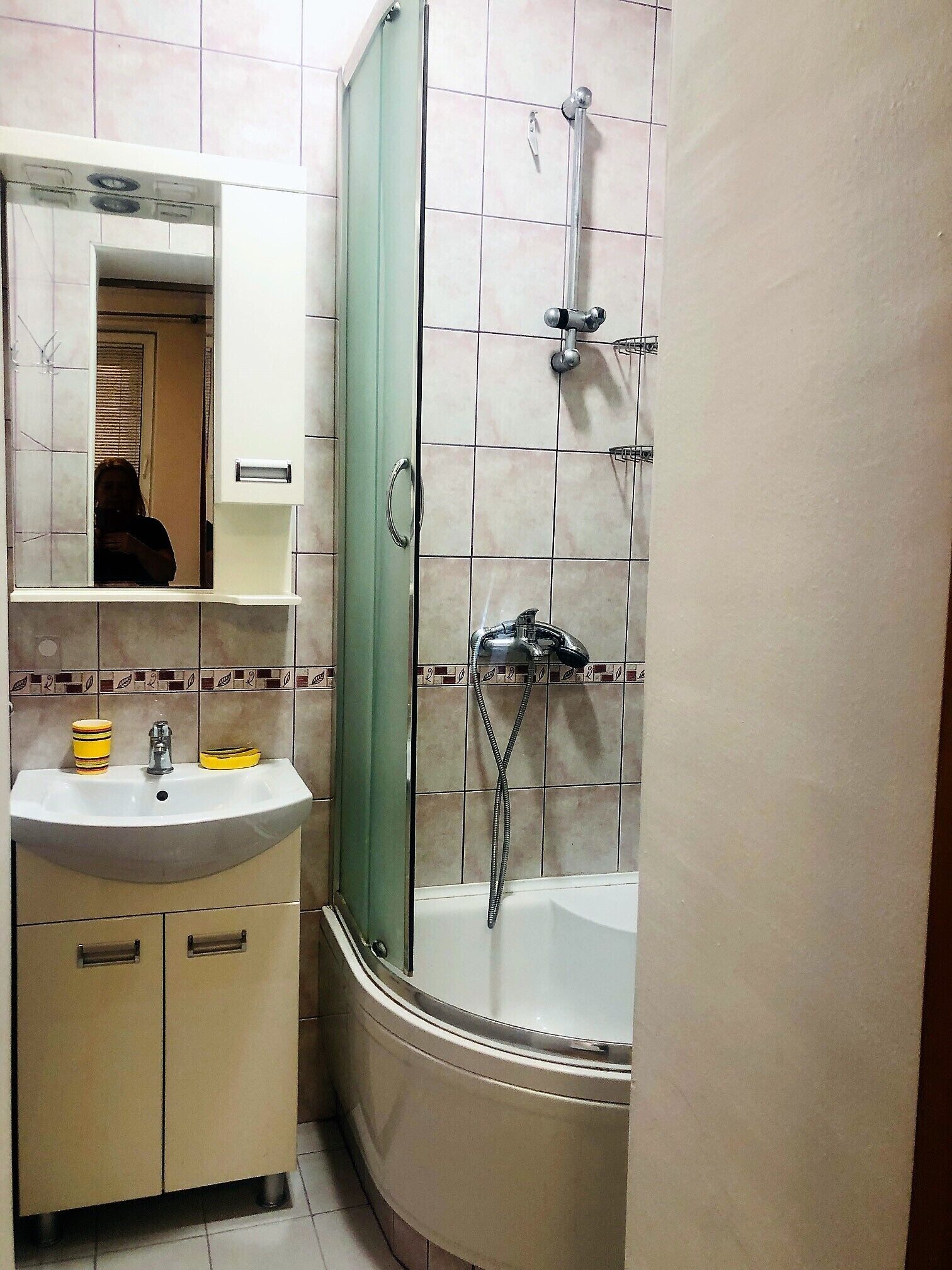 淋浴设施、吹风机、毛巾、卫生纸