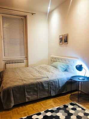 1 chambre, fer et planche à repasser, Wi-Fi gratuit, draps fournis