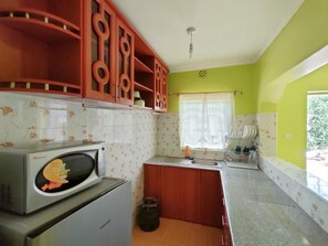 Private kitchen - Stay.Plus Lake View House Naivasha (Naivasha)