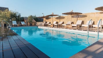 Piscine extérieure (ouverte en saison)