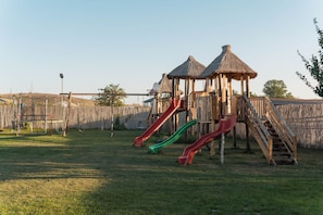 Children’s play area – outdoor