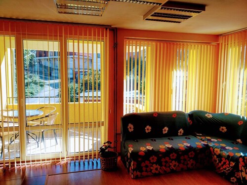 Cheerful 7 bedroomed floor, own kitchen and Bathroom