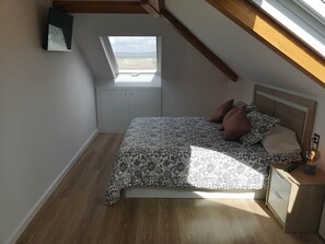 2 habitaciones, tabla de planchar con plancha, wifi y ropa de cama 