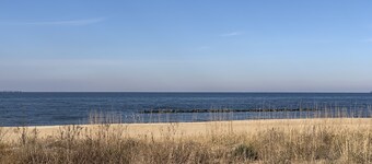 Captains Quarters by the Bay - Walk to the Beach with your Pet. Smart TV w/ WIFI