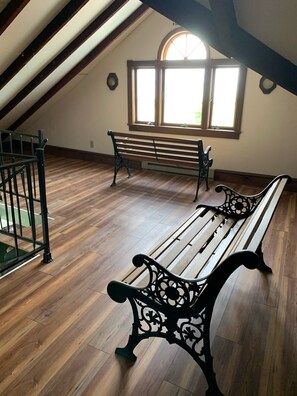 Interior - Captains Quarters by the Bay - Walk to the Beach with your Pet. Smart TV w/ WIFI (Norfolk)