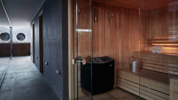 Parihoitohuone(ita), sauna, poreallas, höyrysauna, vartalohoitoja