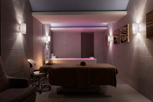 AMIRA LUXURY RESORT & SPA