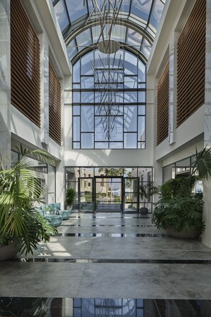 Interior entrance - AMIRA LUXURY RESORT & SPA (Rethymno)