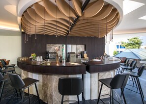 2 bars/lounges, lobby lounge - AMIRA LUXURY RESORT & SPA (Rethymno)