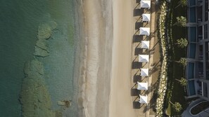Private beach - AMIRA LUXURY RESORT & SPA (Rethymno)