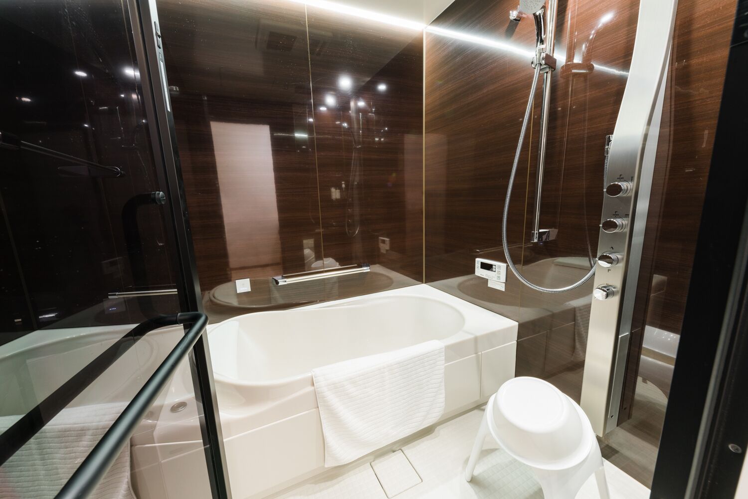 Family House | Bathroom