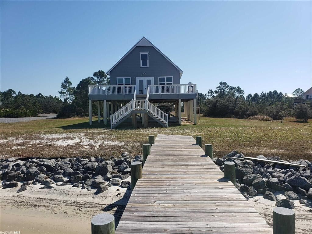 *NEW LISTING/REMODEL* 3BR/2BA Beautiful Bay View!