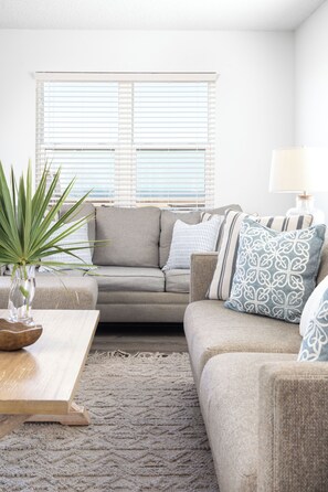 Smart TV, reproductor de DVD y libros 