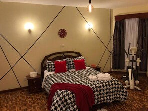 Laptopgeeigneter Arbeitsplatz, kostenloses WLAN