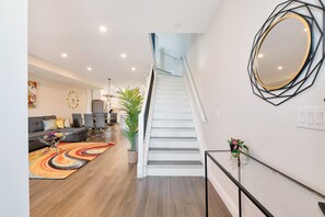 Interior - GLOBALSTAY. Unique New Townhomes for 16 Guests. HOT TUB, BBQ (Windsor)