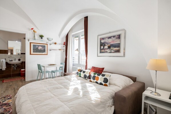 1 habitación, tabla de planchar con plancha y wifi 