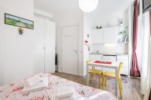 1 dormitorio, tabla de planchar con plancha, wifi