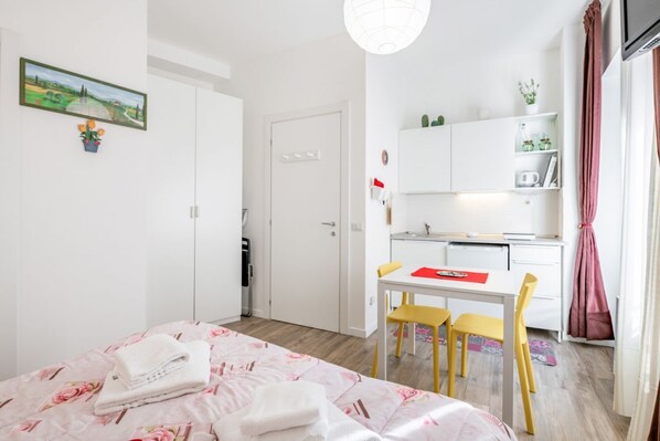 1 habitación, tabla de planchar con plancha y wifi 
