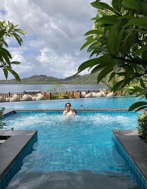 2 piscines extérieures