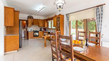 Villa | 5 bedrooms, WiFi