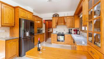 Villa | 5 bedrooms, WiFi