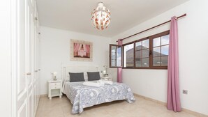 Room - Villa Santana Large Heated Private Pool Sea Views Wifi Eco-friendly (Tías)