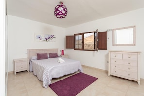 4 bedrooms - Villa Santana Large Heated Private Pool Sea Views Wifi Eco-friendly (Tías)