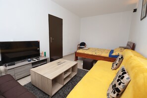 1 bedroom, iron/ironing board, free WiFi, bed sheets