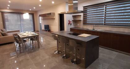 Luxurious 3-bedroom apartment in Zonqor Area- 5 mins away from the beach!