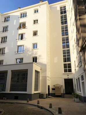 Exterior - Beautiful family apartment at the foot of Montmartre (Paris)