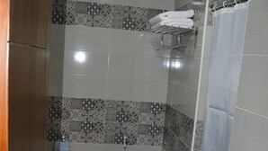 Standard Double or Twin Room | Bathroom - Royal Inn Residence (Cairo)