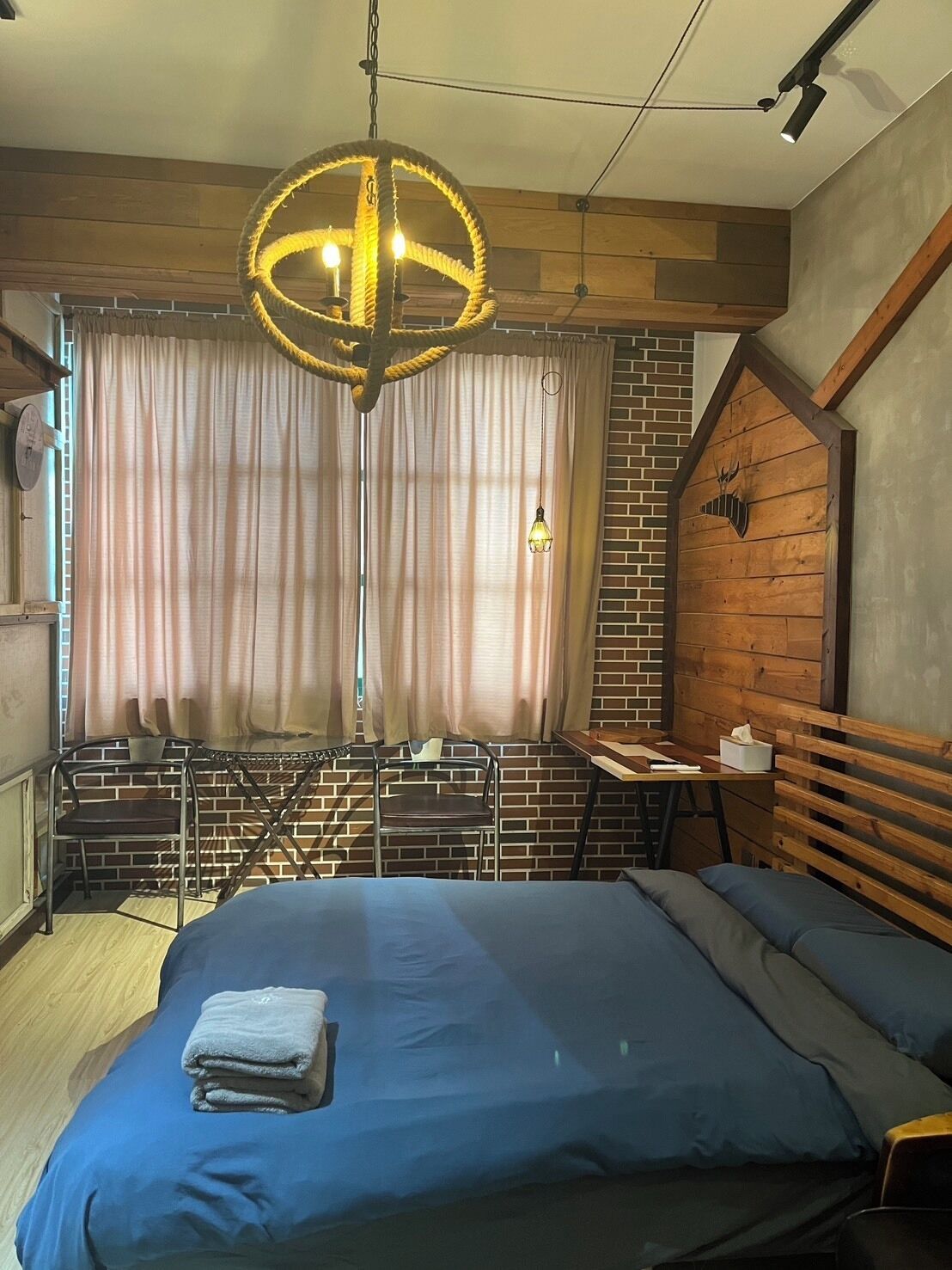 Premium bedding, WiFi (free), bed sheets