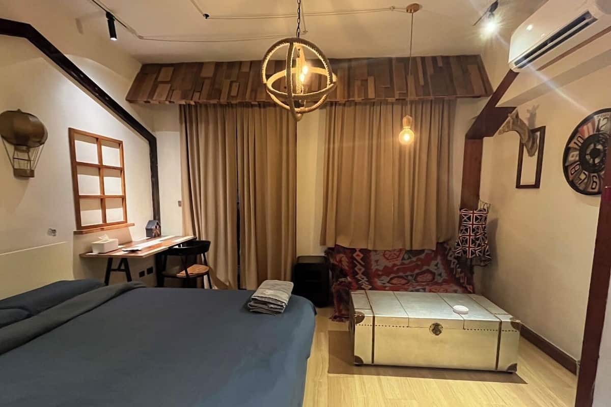 Premium bedding, WiFi (free), bed sheets