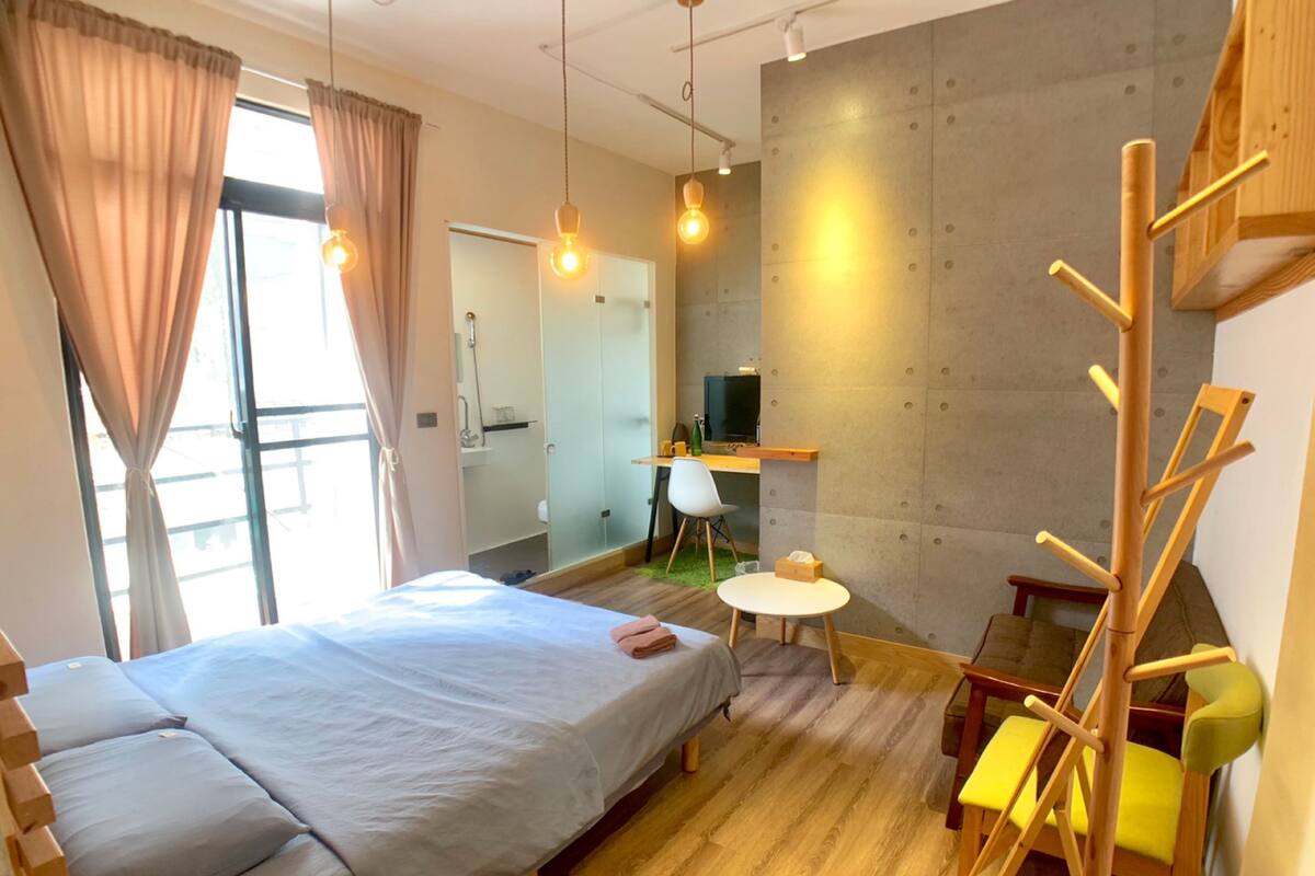 Premium bedding, desk, free WiFi, bed sheets