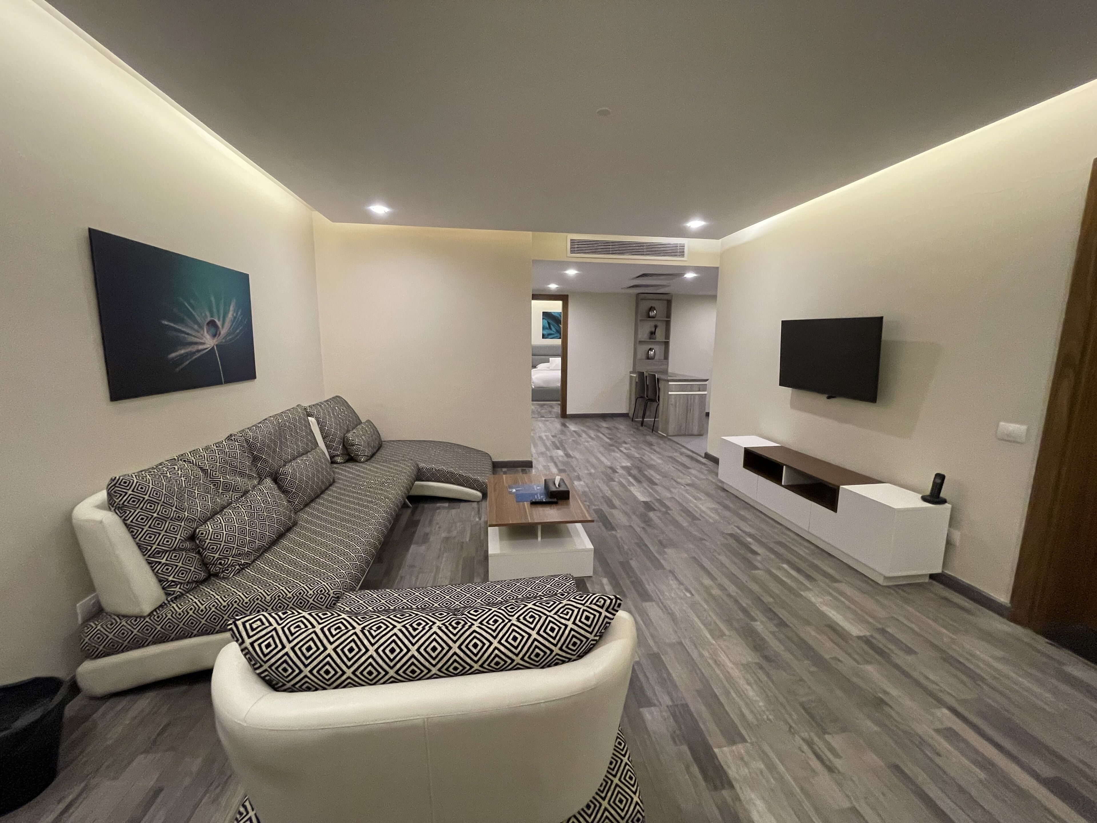 Apartamento família | Área de estar | Smart TV 32 polegadas com canais digitais, TV