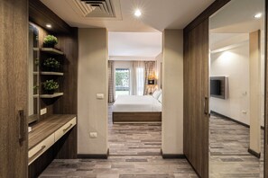 Luxury Suite, 1 Bedroom, Pool View | Premium bedding, pillowtop beds, minibar, desk - Ocean Blue Studios (Cairo)