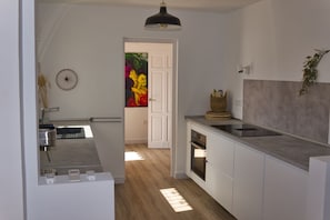 Refrigerador, horno, parrilla de estufa y lavavajillas