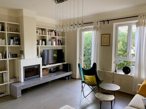 TV connectée, livres, imprimantes