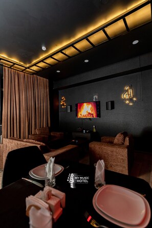 Luxury Room | Frette Italian sheets, premium bedding, Tempur-Pedic beds, minibar - My Music Hotel (Baku)