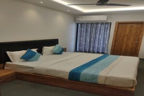 Superior-Zimmer | Allergikerbettwaren, Schreibtisch, Zustellbetten, kostenloses WLAN