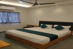 Rom – superior | Allergitestet sengetøy, skrivebord og ekstrasenger (mot et tillegg)