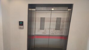 An elevator with a digital display showing the number 2. - Hotel Fun Imperial Morbi (Morbi)