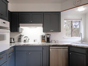 Fridge, microwave, oven, stovetop - Sedona Retreat with Red Rock Views, Mid-Century Charm | Upper Level Duplex (Sedona)