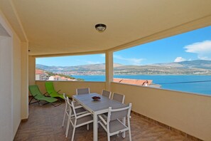 Outdoor dining - Blue Sky 3 apartment in Mastrinka (Mastrinka)