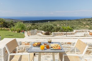 Free daily buffet breakfast - Salvia Areopolis All-Suite Hotel (East Mani)