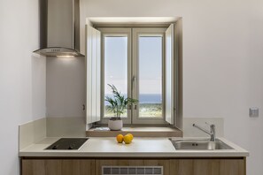 Junior-Suite, Gartenblick, Erdgeschoss | 1 Schlafzimmer, Minibar, Zimmersafe, Schreibtisch